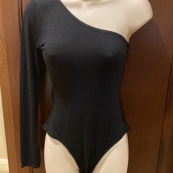 NASTY GAL 1 SLEEVE BODY SUIT NWT UN BLACK - Picture 3 of 8